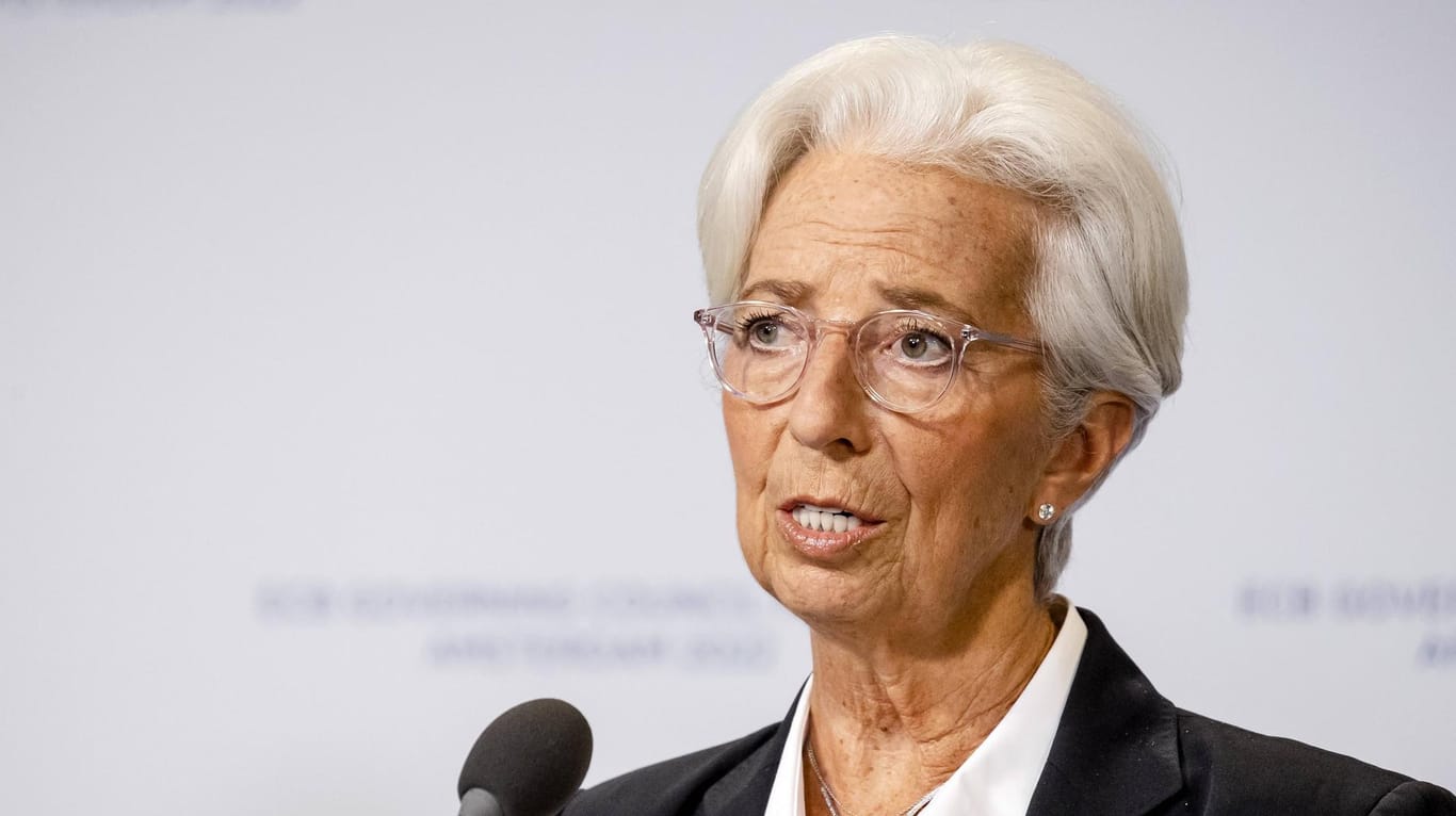 EZB-Chefin Christine Lagarde (Archivbild): Die EZB prüft laut Insidern eine Anhebung des Leitzinses um 0,5 Prozentpunkte.