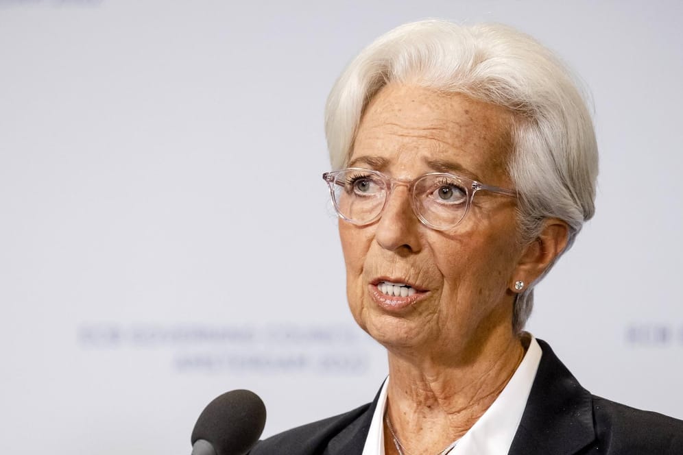 EZB-Chefin Christine Lagarde (Archivbild): Die EZB prüft laut Insidern eine Anhebung des Leitzinses um 0,5 Prozentpunkte.