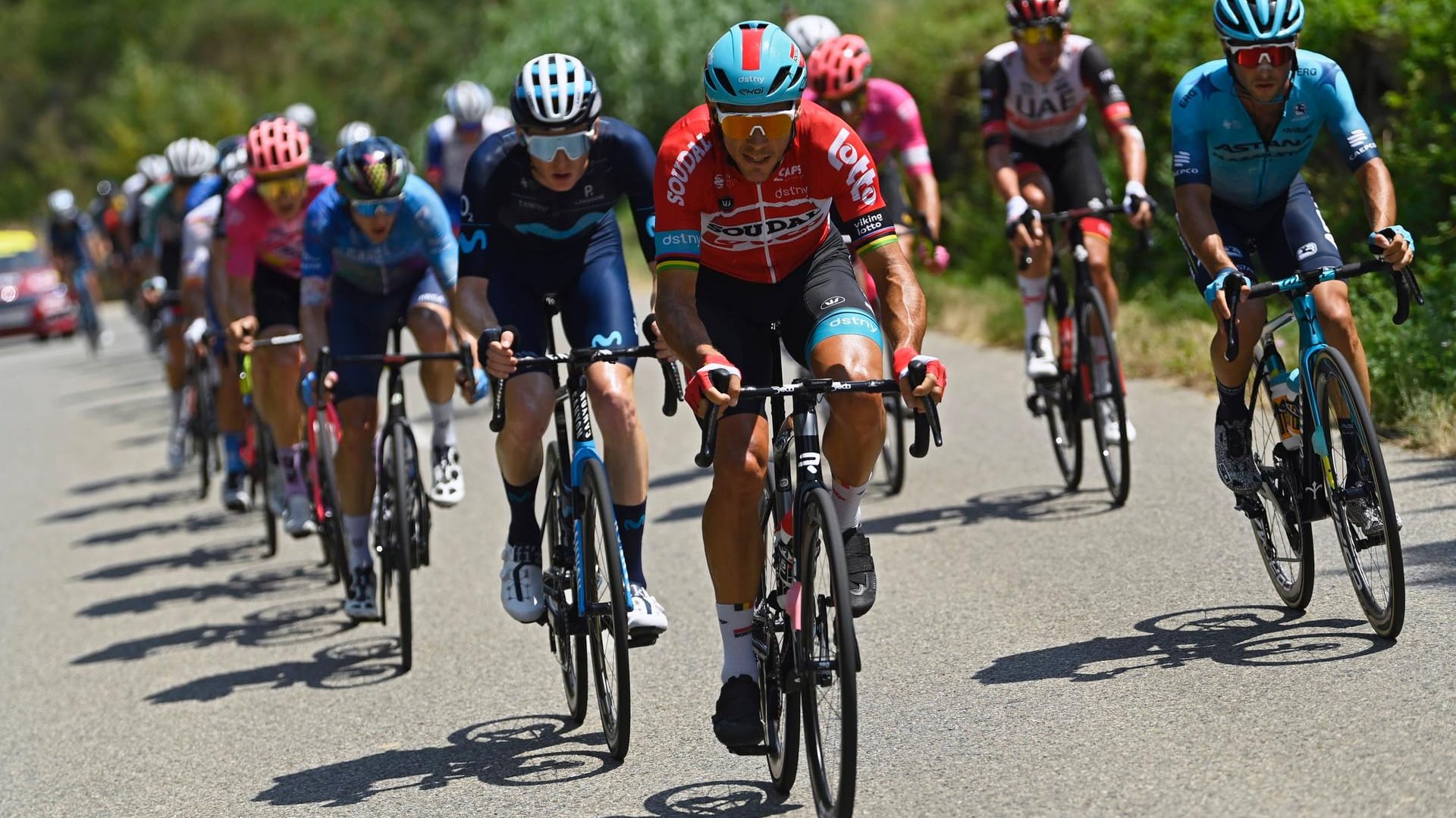 19. Etappe der Frankreichrundfahrt: Das Peloton angeführt vom Belgier Gilbert Philippe.