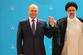 Russlands Präsident Putin, Irans Regierungschef Raisi und der türkische Präsident Erdogan: Nach dem Treffen sprach Putin auch über Gaslieferungen nach Europa.