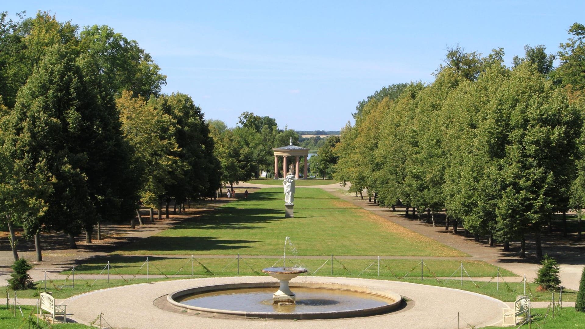 Schlosspark Neustrelitz (Archivbild): Dort ist ein Mädchen vergewaltigt worden. Schlosspark Neustrelitz (Archivbild): Dort ist ein Mädchen vergewaltigt worden.