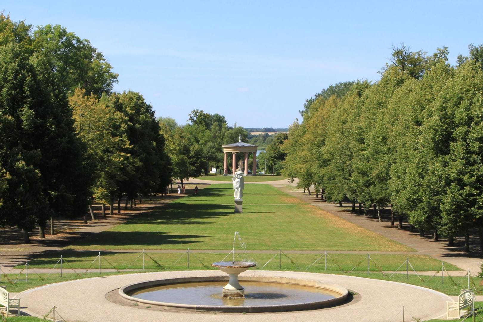 Schlosspark Neustrelitz (Archivbild): Dort ist ein Mädchen vergewaltigt worden.