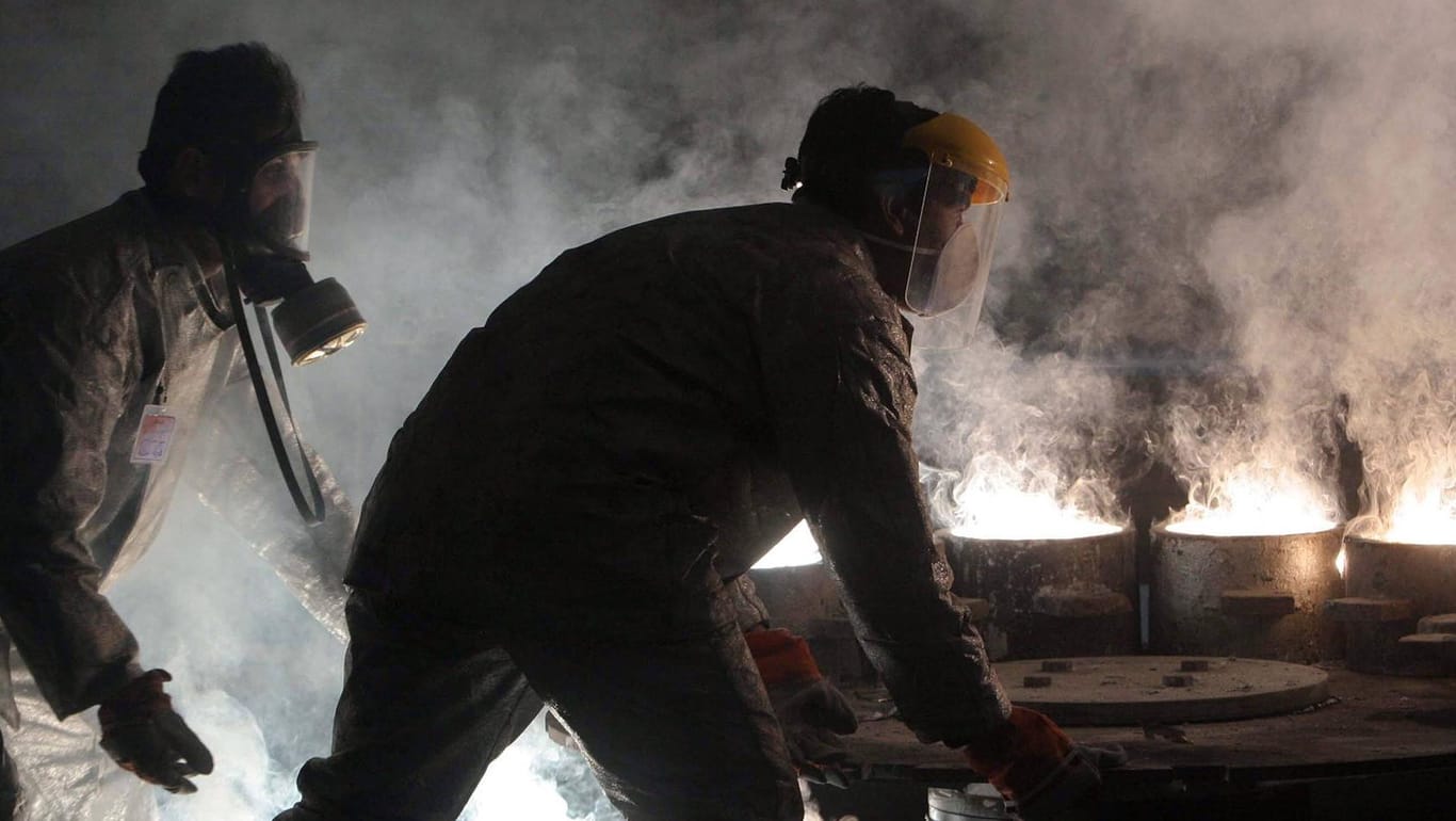 Iran: Mitarbeiter arbeiten in der Uran-Aufbereitungsanlage in Isfahan.