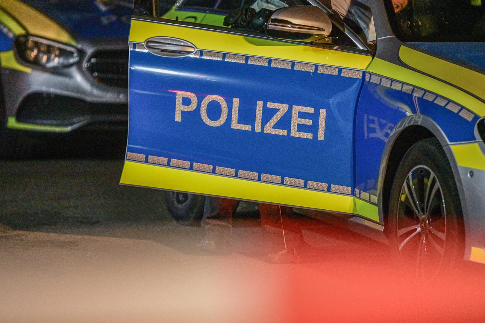 Polizeiwagen in Baden-Württemberg (Symbolbild): In Baden-Baden tötete ein Mann im Dezember offenbar ein kleines Mädchen.