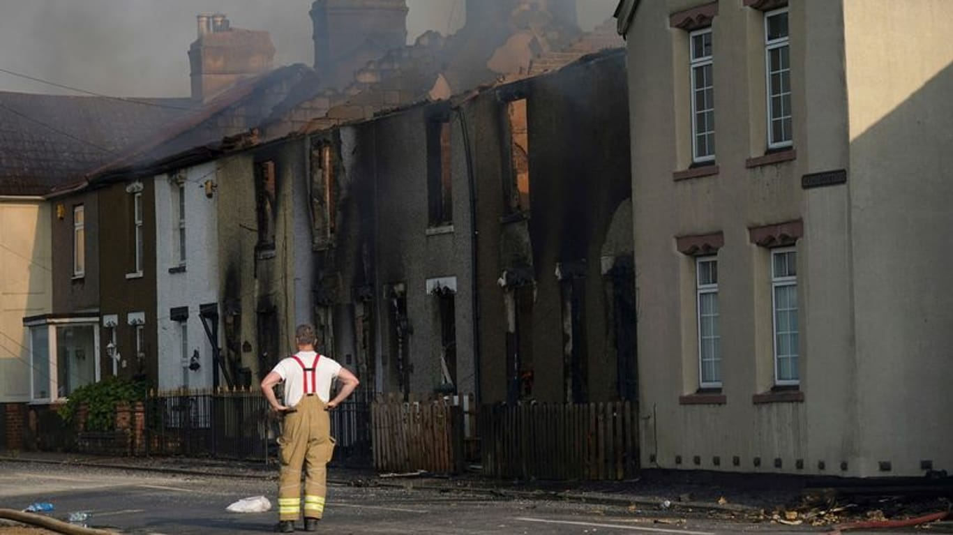 Ansicht eines abgebrannten Hauses in Wennington: Das Feuer breitete sich offenbar von einem brennenden Kompost aus.