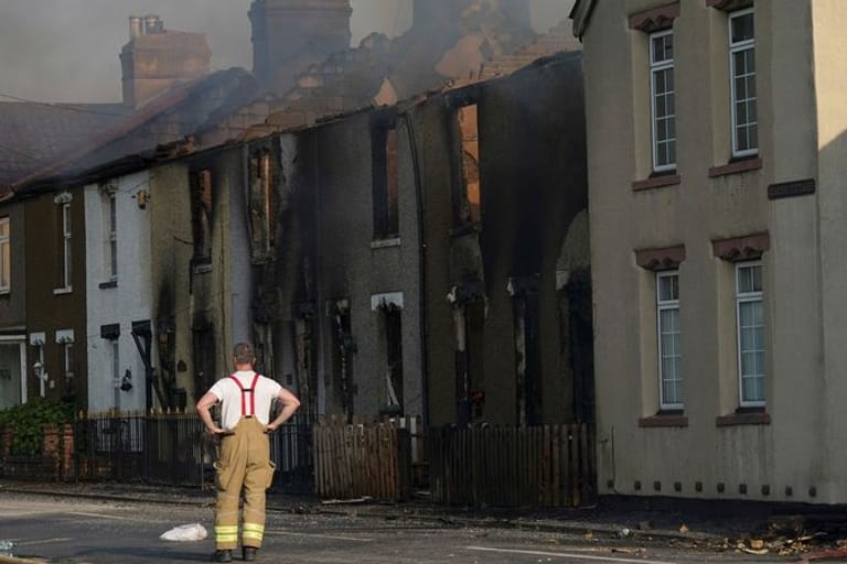 Ansicht eines abgebrannten Hauses in Wennington: Das Feuer breitete sich offenbar von einem brennenden Kompost aus.