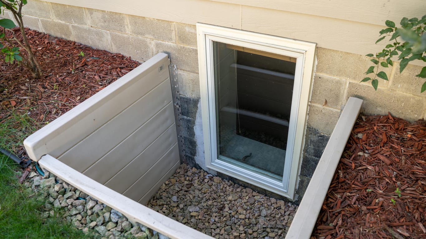 Kellerfenster: Dadurch können die Einbrecher einfach ins Haus gelangen.