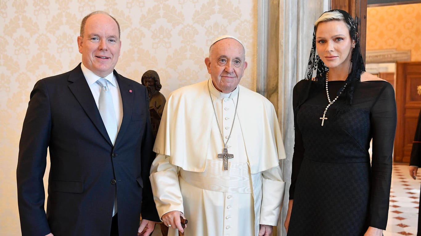 Das Fürstenpaar besucht Papst Franziskus.