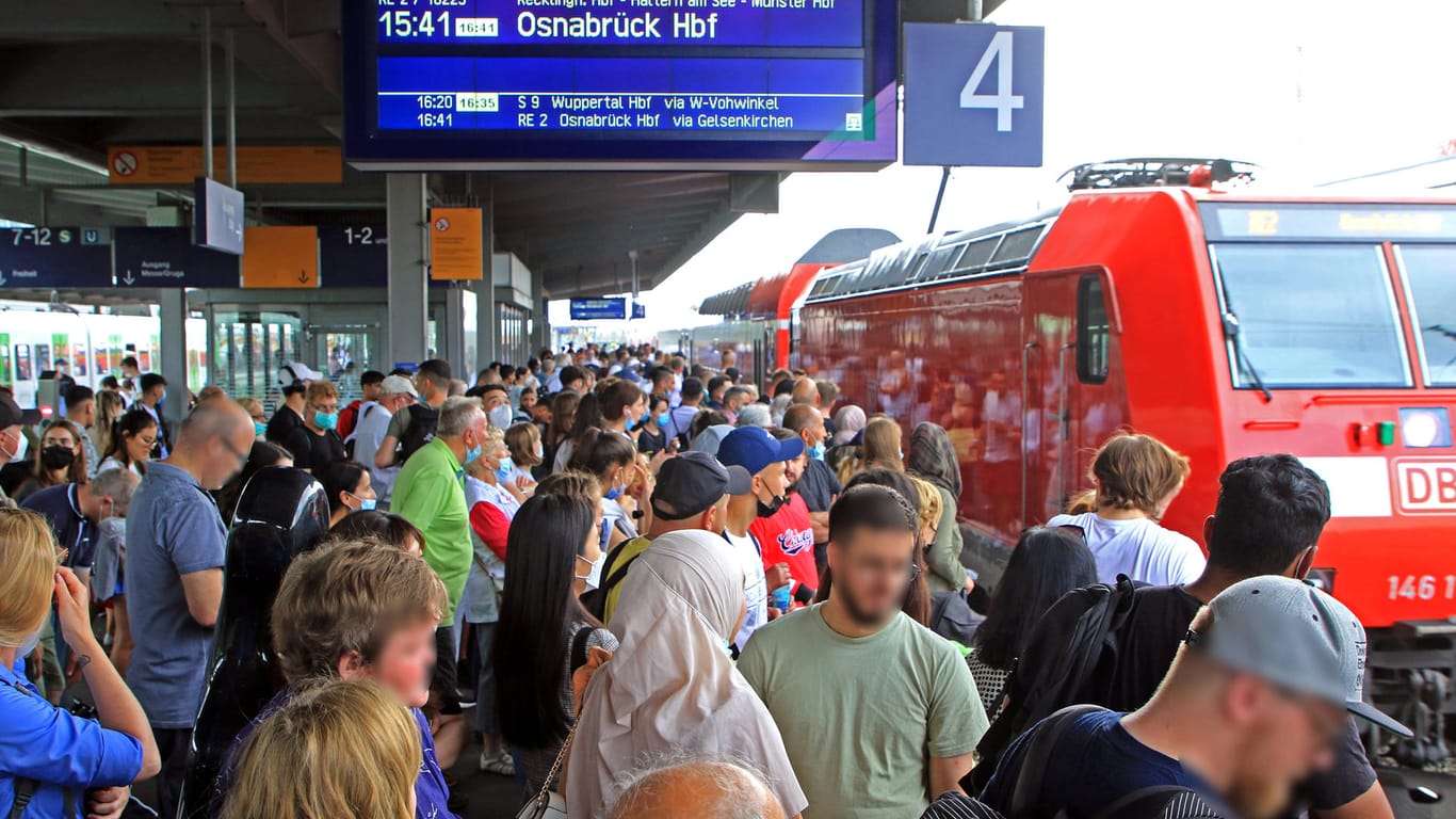 Andrang im Regionalverkehr (Symbolbild): Wie soll es nach dem Auslaufen des 9-Euro-Tickets weitergehen?