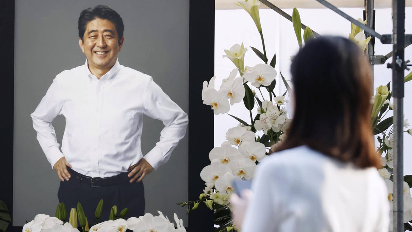 Gedenken an Shinzo Abe: Der japanische Ex-Regierungschef wurde am 8. Juli getötet.