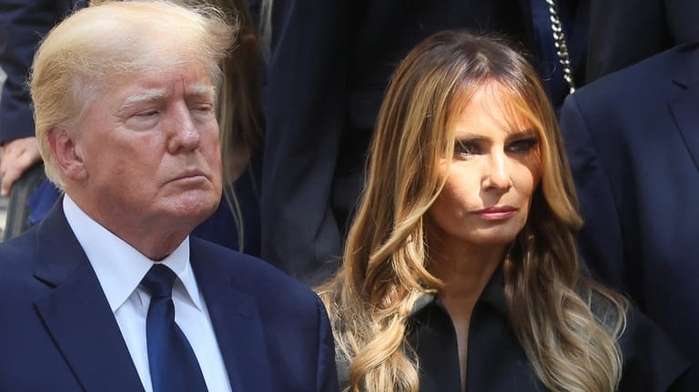 Donald und Melania Trump: Das Paar kam zur Trauerfeier von Ivana Trump.