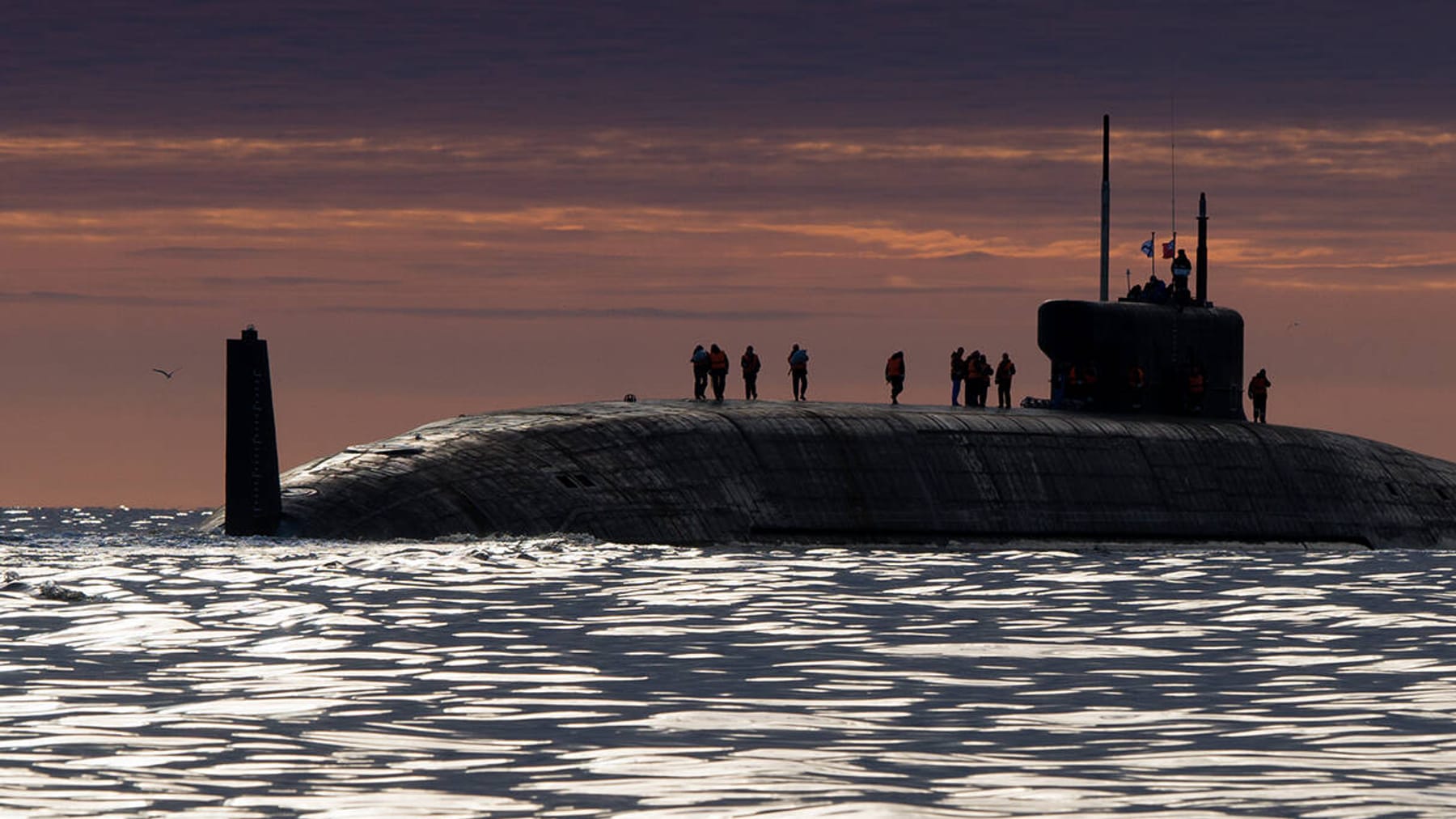 Russisches Atom-U-Boot segelt in der Ostsee