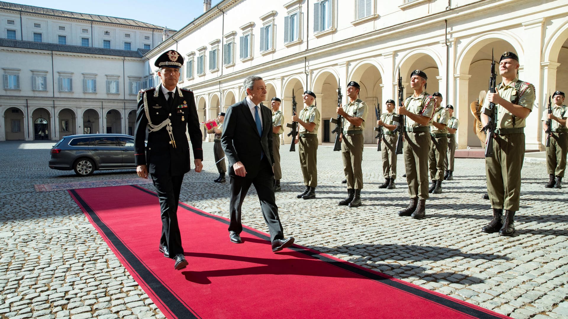 Mario Draghi, Italiens Ministerpräsident, trifft bei Staatsoberhaupt Sergio Mattarella ein: Er will mit ihm über "seine Absichten" sprechen.