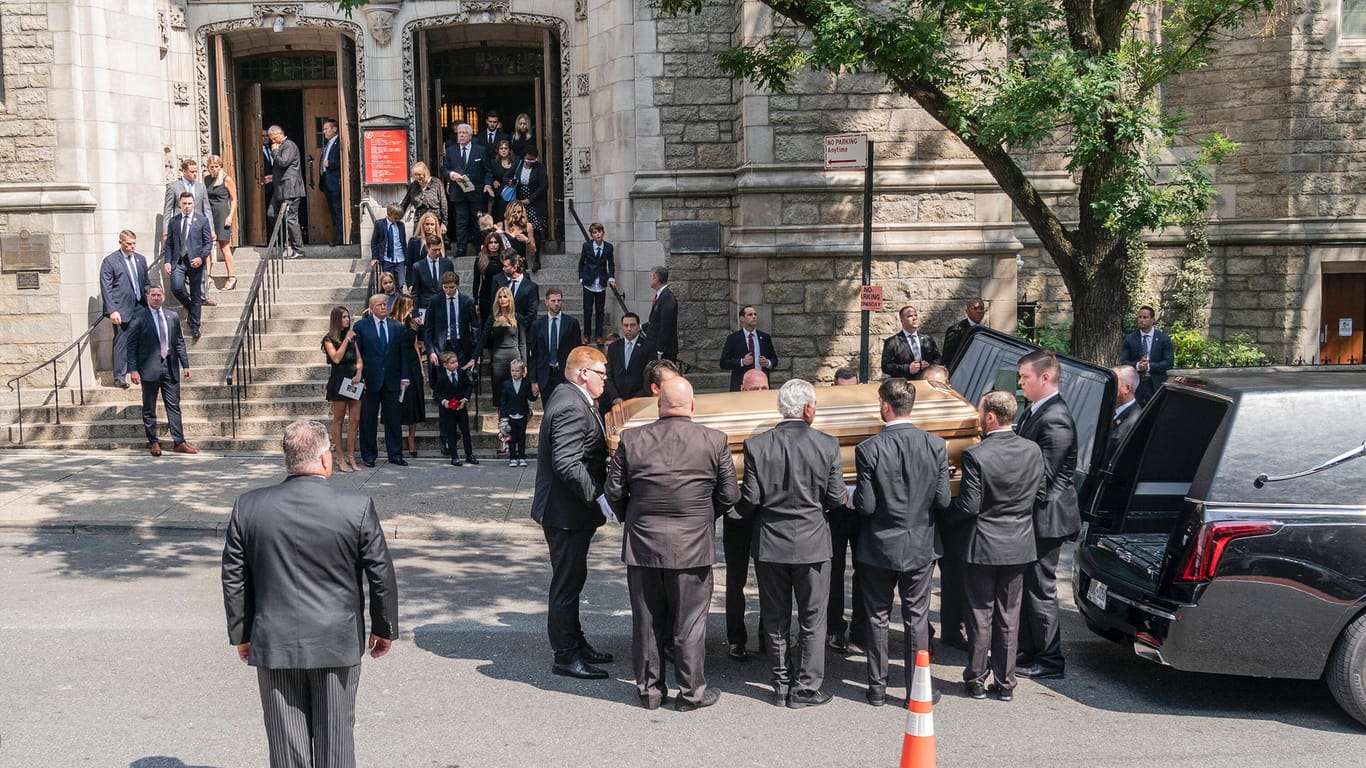Ivana Trumps Beerdigung: Es kamen Familie und enge Freunde zusammen, um der Verstorben zu gedenken.