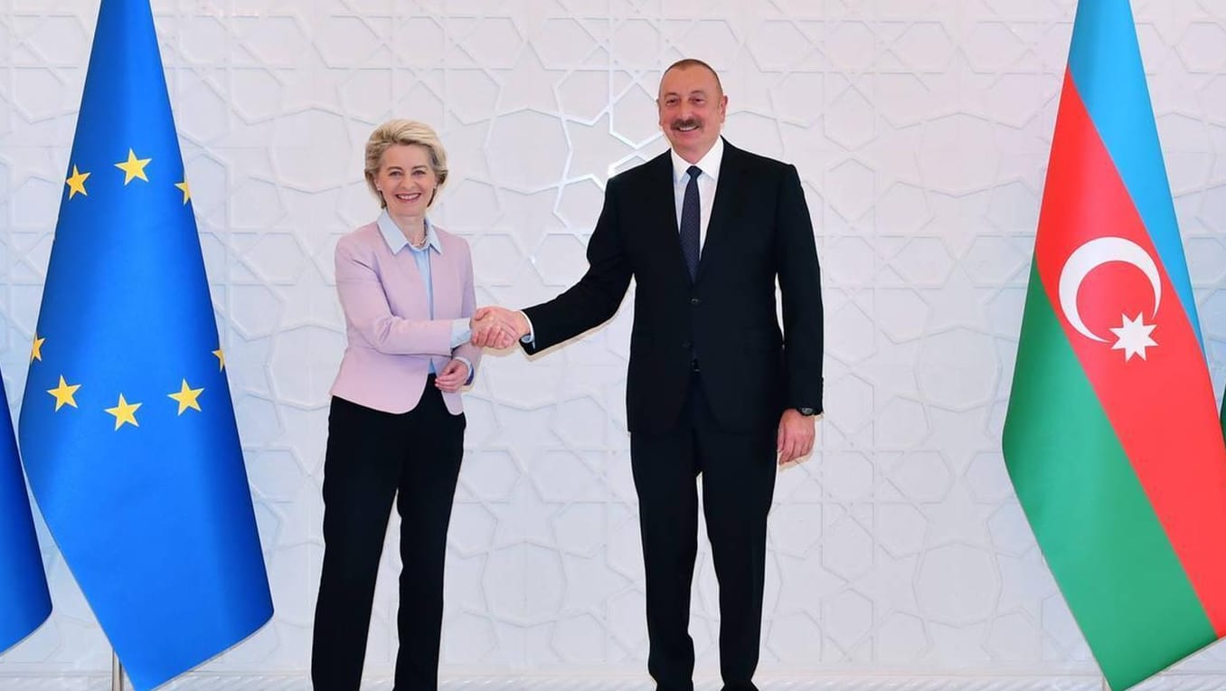 Von der Leyen und der aserbaidschanische Präsident Aliyev: Am Montag war die EU-Kommissionspräsidentin in Baku zu Gast.