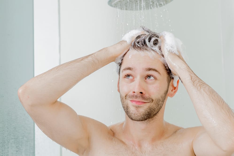 Sparpotenzial: Wer duscht, statt badet, kann mit den richtigen Duschgewohnheiten Wasser- und Energieverbrauch senken.