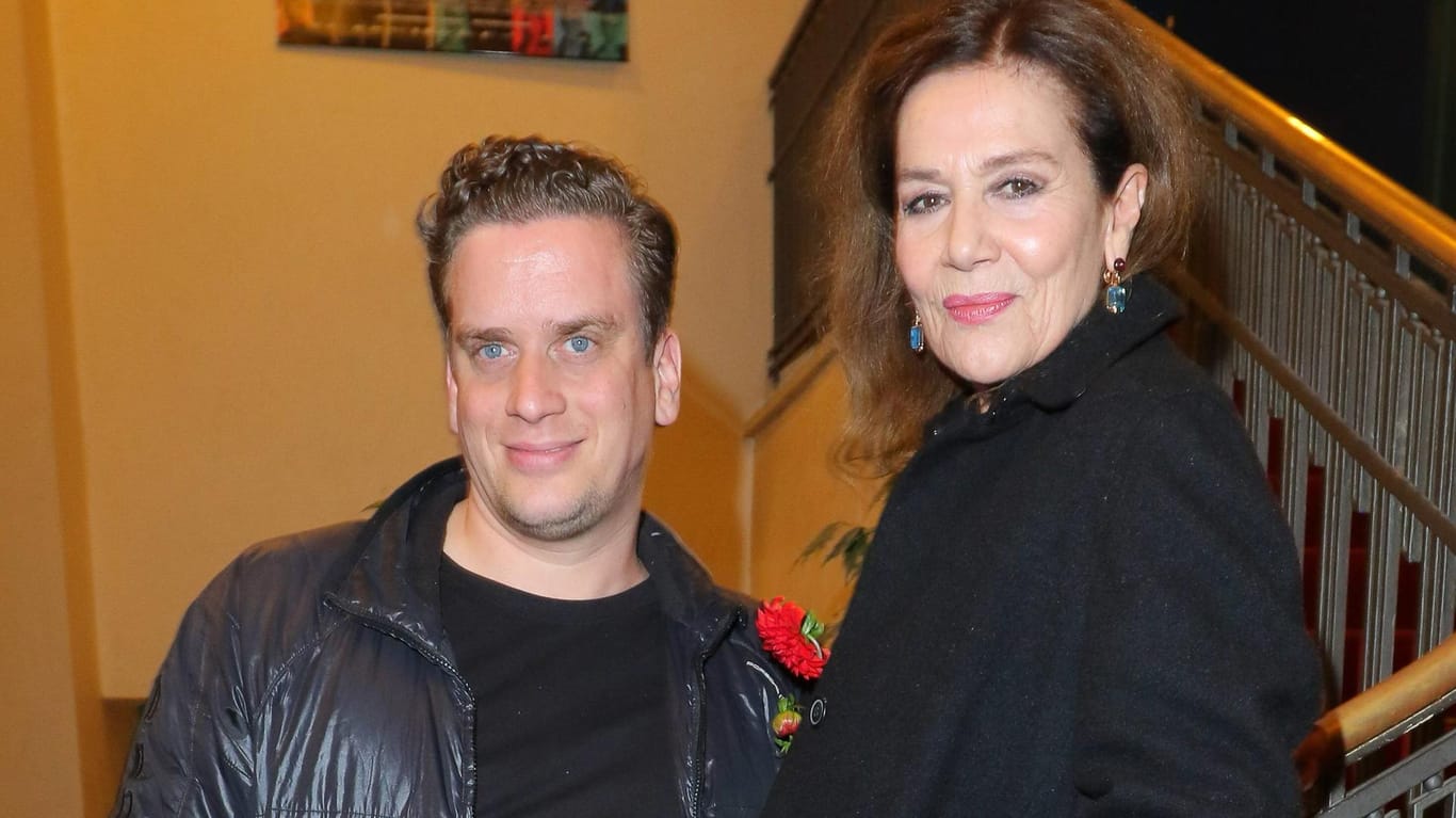 Dominik Elstner und Hannelore Elsner: Der 41-Jährige stammt aus der Beziehung der Schauspielerin mit Dieter Wedel.