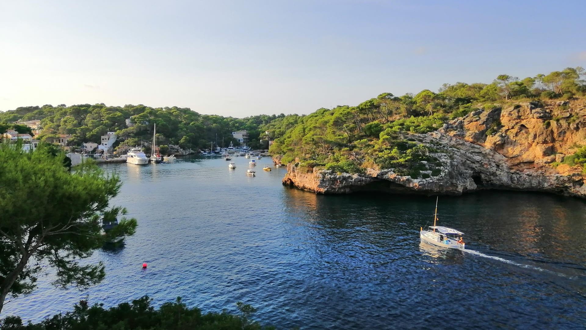 Platz 1 Cala Figuera: Der Strand liegt zwar zwischen Felsen, hat aber die besten Bewertungen erhalten.