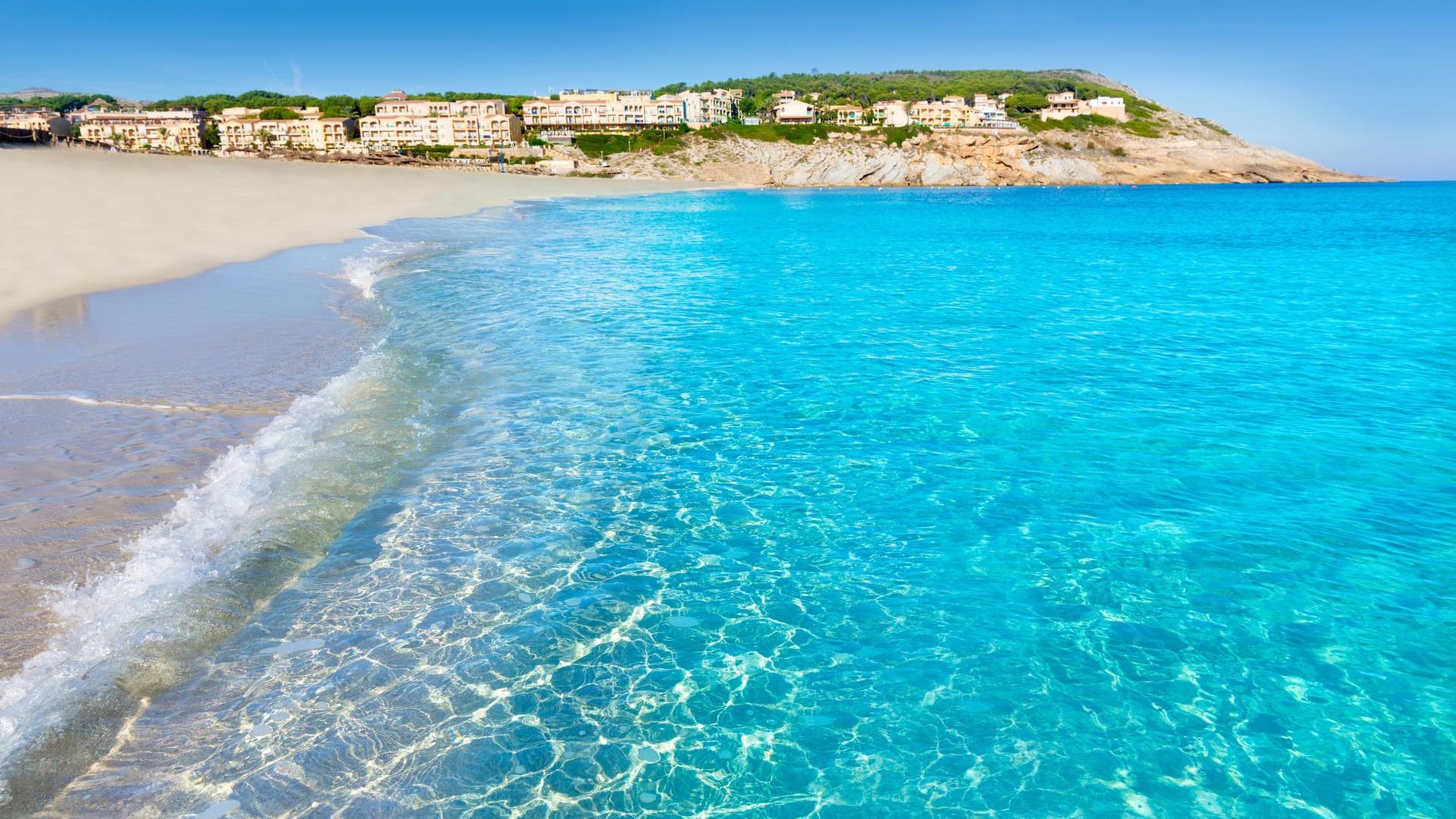 Platz 4 – Cala Mesquida: Das klare Wasser ist perfekt für Taucher oder Schnorchler.