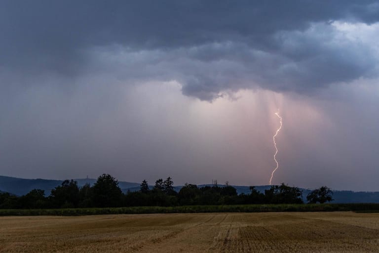 Gewitter im Taunus: Im Süden Deutschlands ist in der Nacht zu Samstag lokal mit Unwettern zu rechnen.