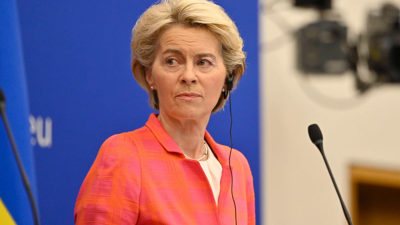 Ursula von der Leyen: Sie ist die Präsidentin der EU-Kommission.