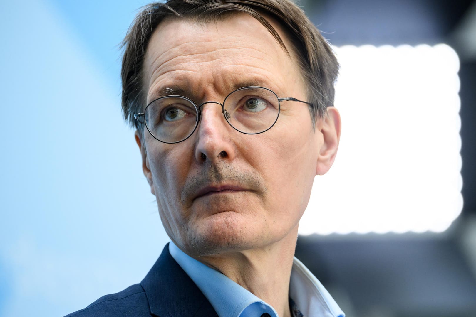 Karl Lauterbach (SPD), Bundesminister für Gesundheit: "Infizierte müssen zu Hause bleiben", findet er.