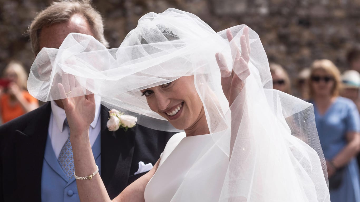 Strahlendes Lächeln: Für ihre Hochzeit erwischte Lady Tatiana Mountbatten perfektes Wetter.