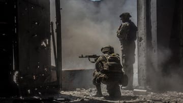Żołnierze ukraińscy (fot. akt, czerwiec 2022): "Widzimy otwarcie naszych żołnierzy".