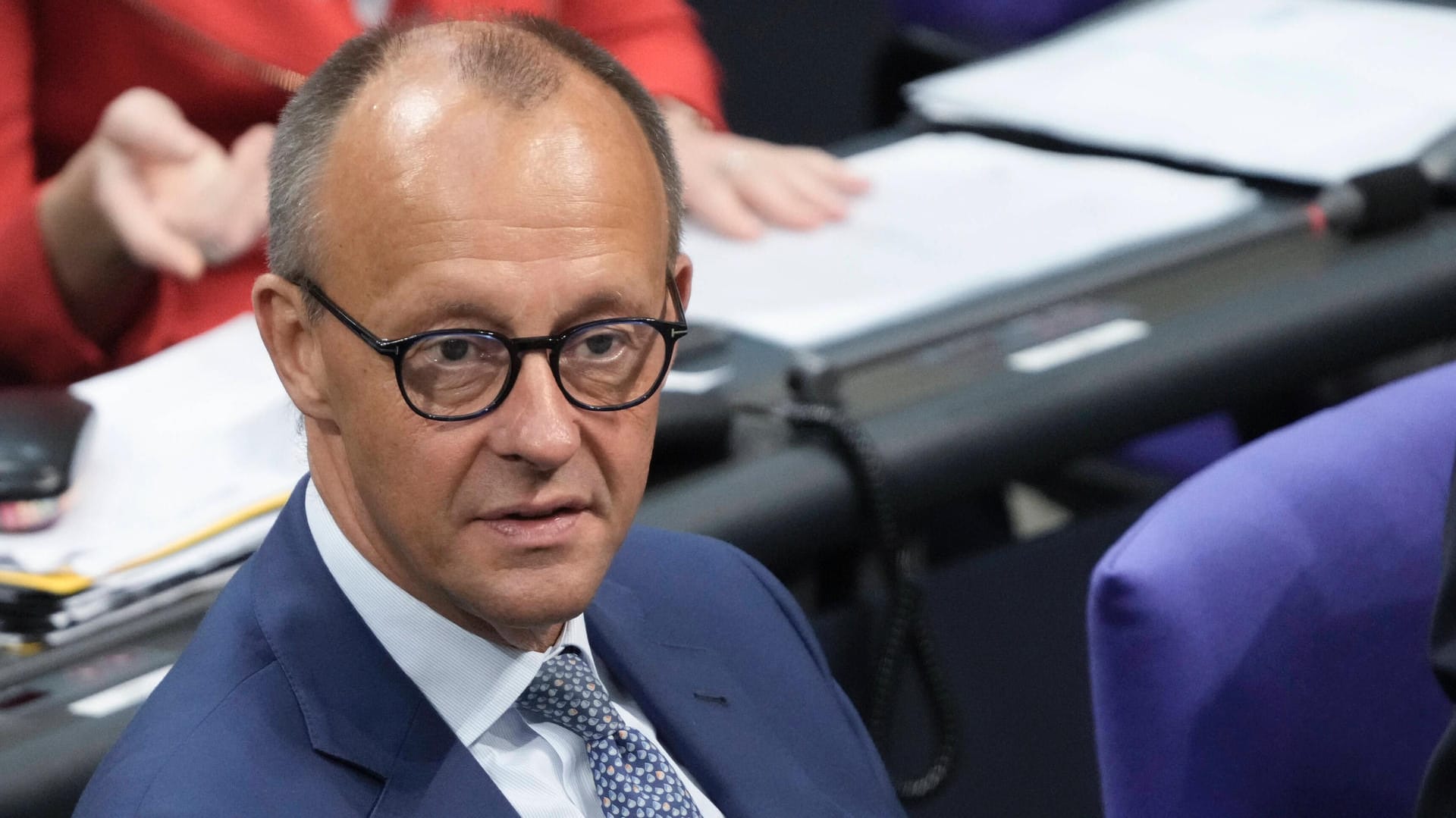 CDU-Chef Friedrich Merz: Verbraucht sein Kleinflugzeug weniger Sprit als die Dienstwagen der Bundesregierung?