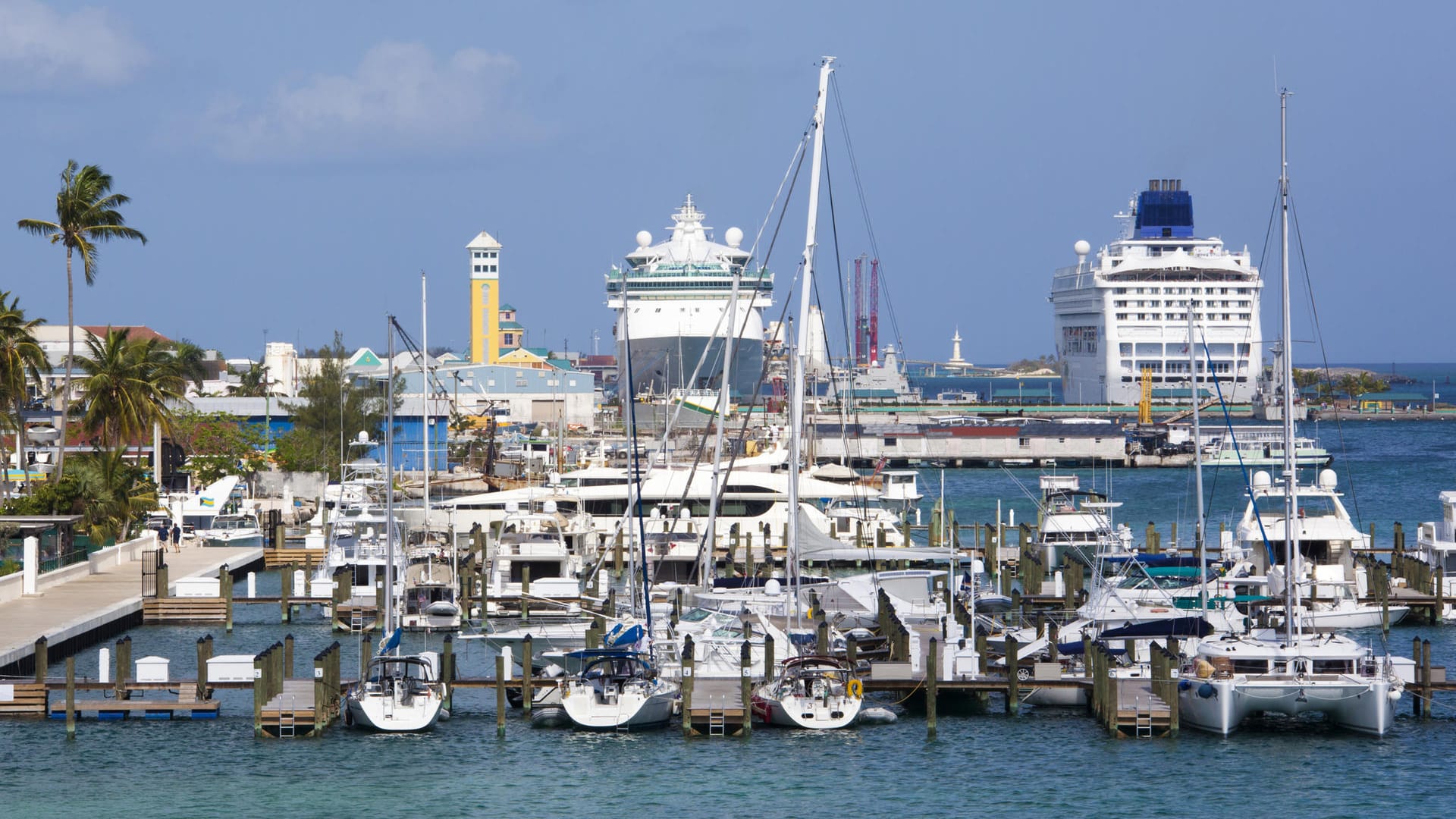 Der Hafen von Nassau (Symbolbild): Ein Boot mit 60 Menschen an Bord ist vor den Bahamas gekentert. Der Hafen von Nassau (Symbolbild): Ein Boot mit 60 Menschen an Bord ist vor den Bahamas gekentert.