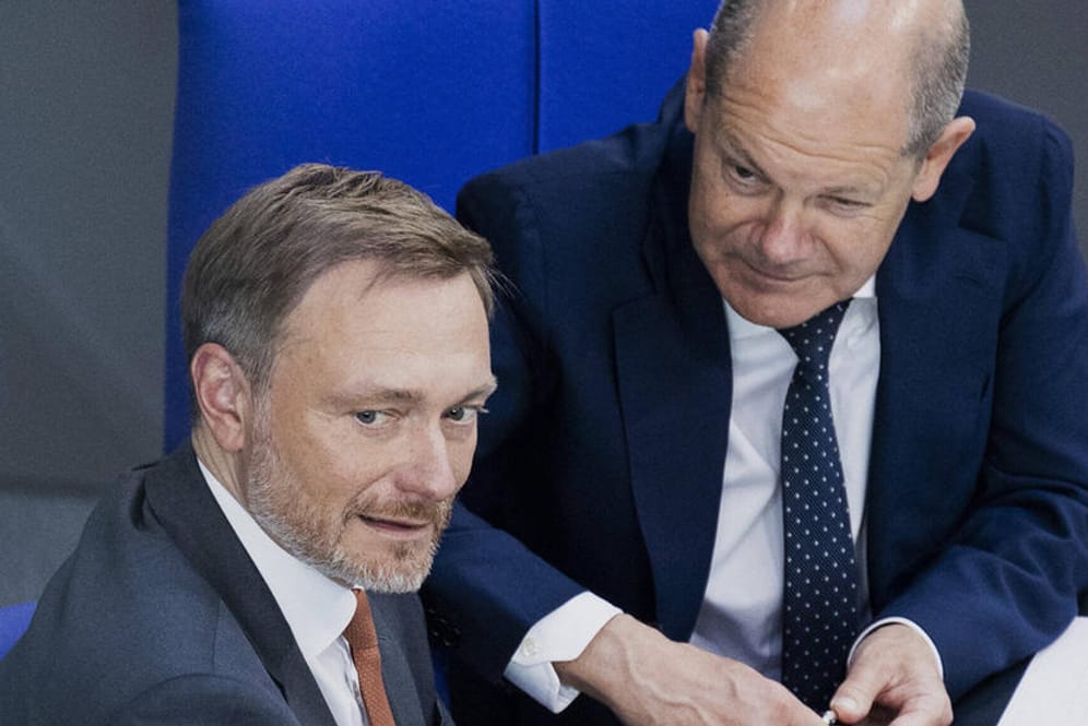 Christian Lindner, Bundesfinanzminister (l) und Olaf Scholz, Bundeskanzler: Lindner positionierte sich in einer Mitteilung auf Twitter zu den Vorwürfen.