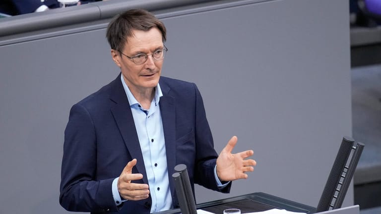Karl Lauterbach, Bundesgesundheitsminister: Der SPD-Politiker warnt davor, die Isolationspflicht aufzuheben.