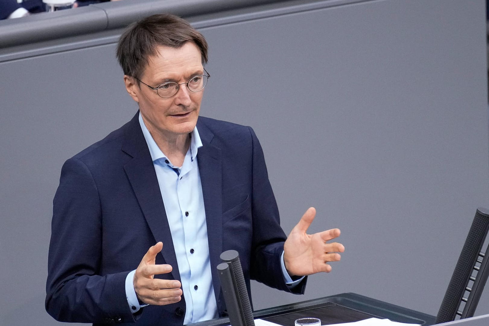 Karl Lauterbach, Bundesgesundheitsminister: Der SPD-Politiker warnt davor, die Isolationspflicht aufzuheben.