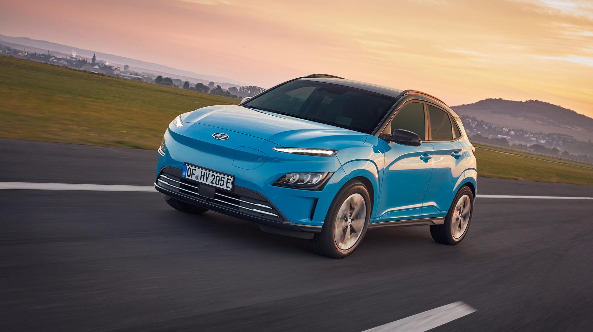 Autobahntauglich: Der Hyundai Kona Elektro gehört zu den günstigeren E-Autos mit hoher Reichweite. Erst ist in der getesteten Akkuvariante ab 41.850 Euro zu haben. Die E-Auto-Prämie wird noch abgezogen.