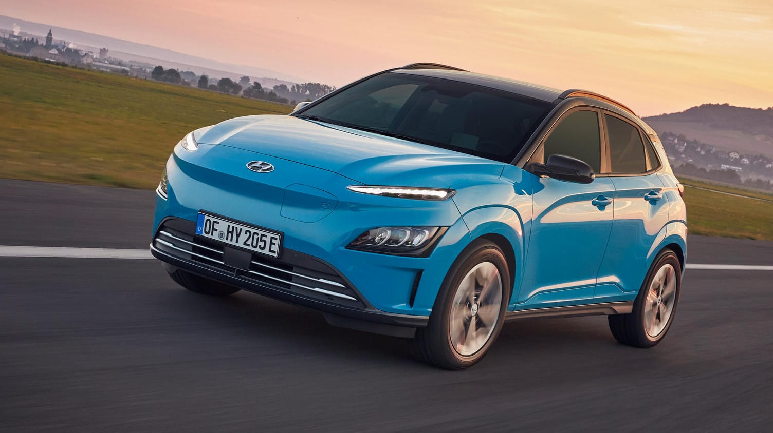 Autobahntauglich: Der Hyundai Kona Elektro gehört zu den günstigeren E-Autos mit hoher Reichweite. Erst ist in der getesteten Akkuvariante ab 41.850 Euro zu haben. Die E-Auto-Prämie wird noch abgezogen.