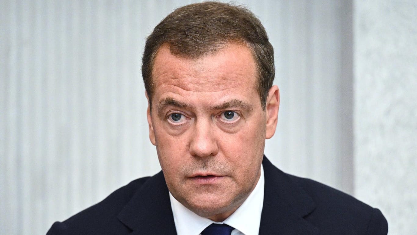 Dmitri Medwedjew: Bereitet sich der frühere russische Präsident auf eine Zeit nach Putin vor?