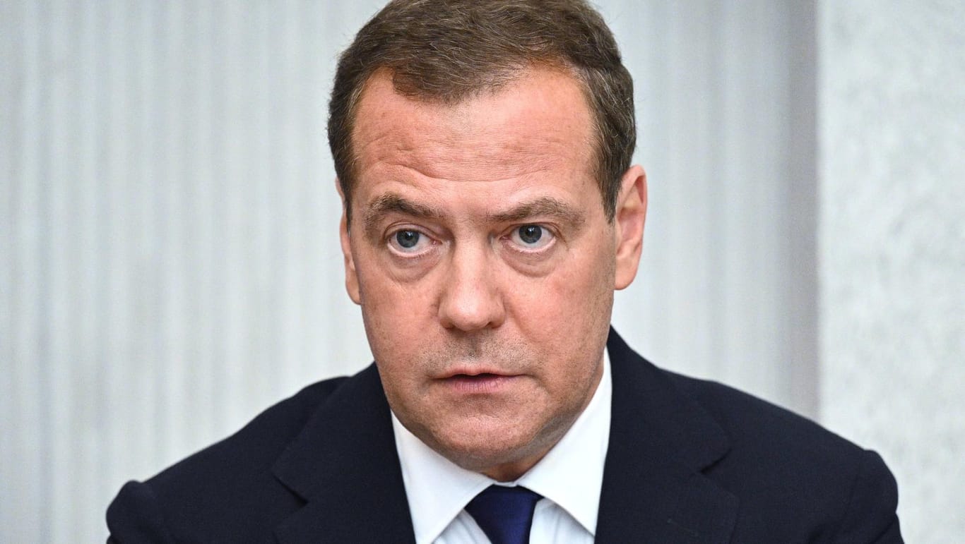 Dmitri Medwedjew: Bereitet sich der frühere russische Präsident auf eine Zeit nach Putin vor?