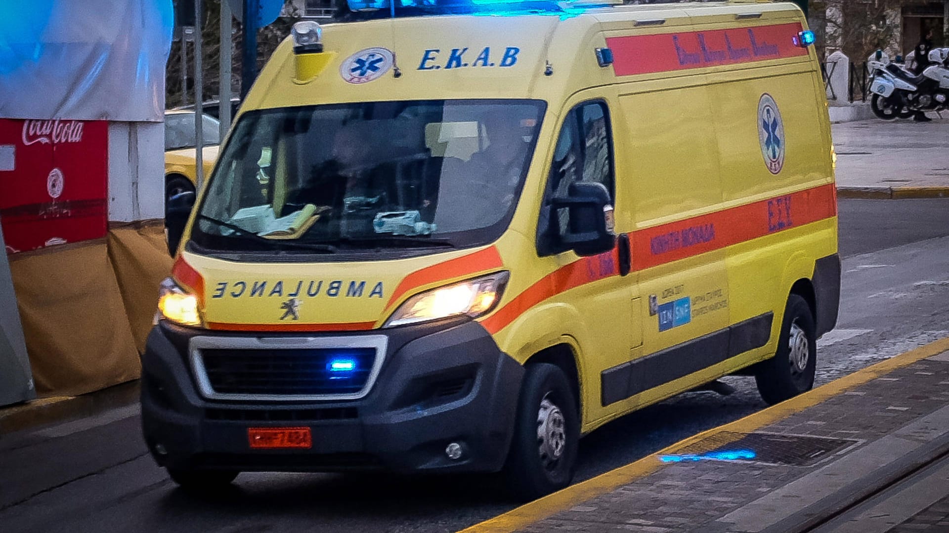 Rettungswagen in Griechenland: Der Mann war sofort tot (Symbolbild). Rettungswagen in Griechenland: Der Mann war sofort tot (Symbolbild).