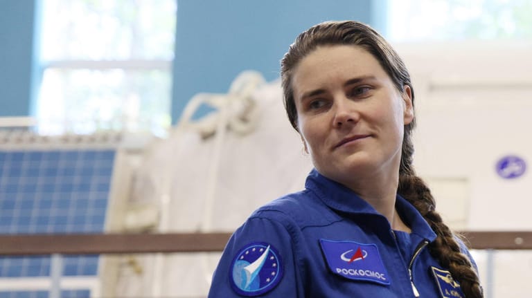 Die russische Kosmonautin Anna Kikina soll im Herbst zur ISS fliegen: Roskosmos kündigt an, sich ab 2024 von der Raumstation zurückziehen zu wollen.