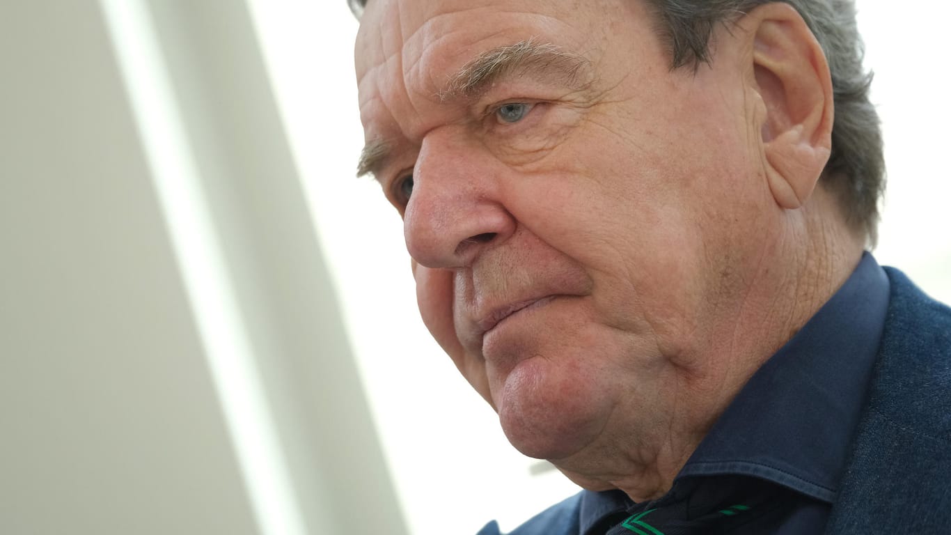 Altkanzler Gerhard Schröder hält sich zurzeit in Moskau auf – nach Angaben seiner Frau aber nicht zum Vergnügen.