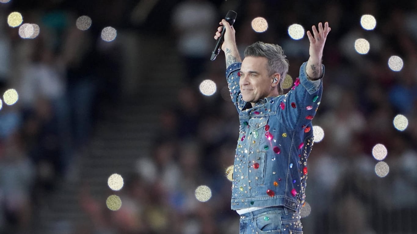Robbie Williams: Sein Outfit veranlasst Fans zu Witzen und Komplimenten.