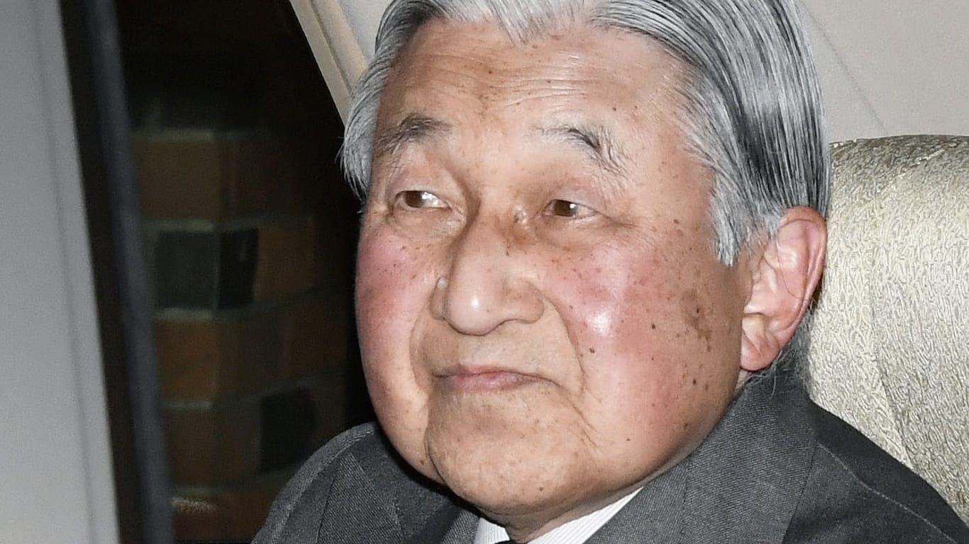 Japans abgedankter Kaiser Akihito: Der 88-Jährige musste in Krankenhaus eingeliefert werden.