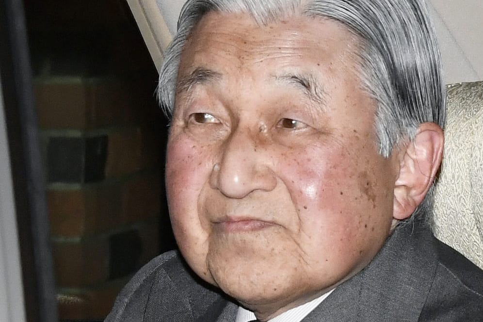 Japans abgedankter Kaiser Akihito: Der 88-Jährige musste in Krankenhaus eingeliefert werden.