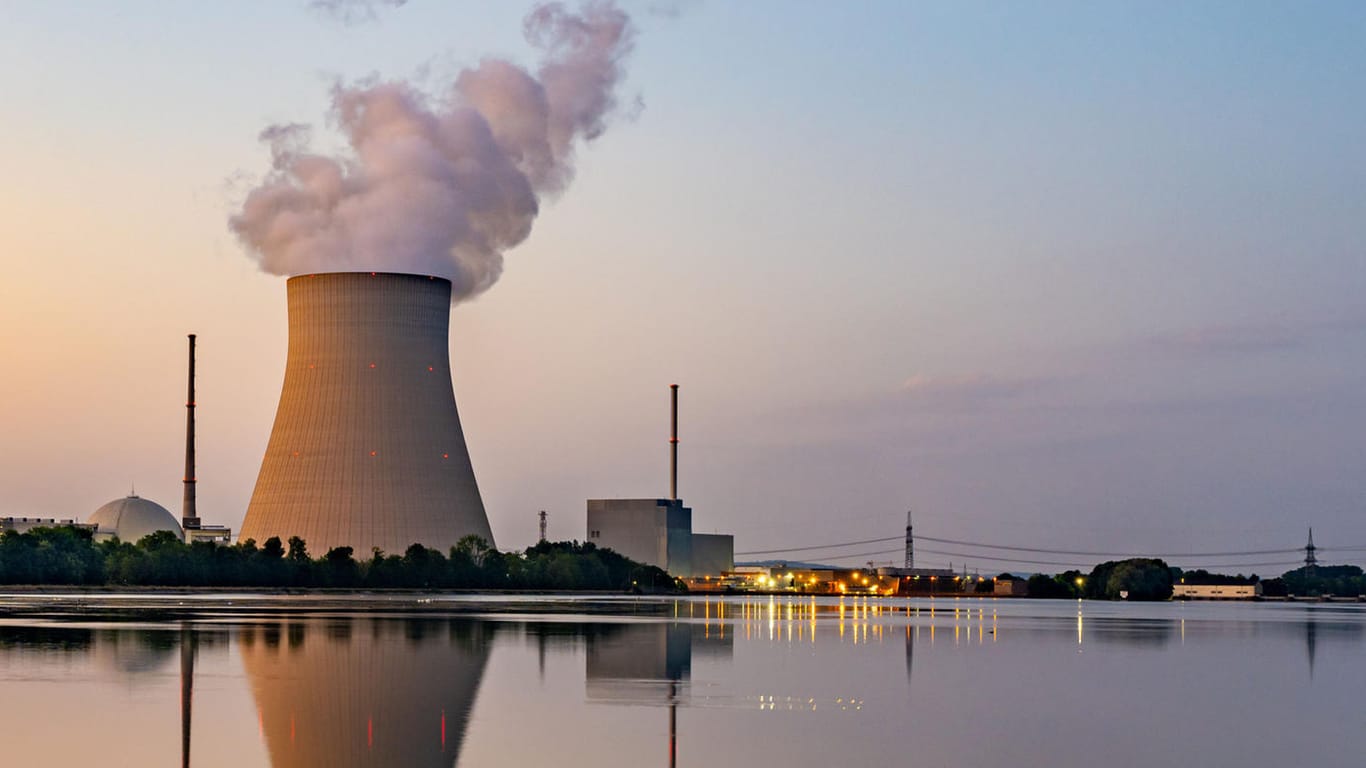 Atomkraftwerk Isar 2 (Archivbild): Nach dem Willen der FDP soll hier länger als geplant Strom erzeugt werden.