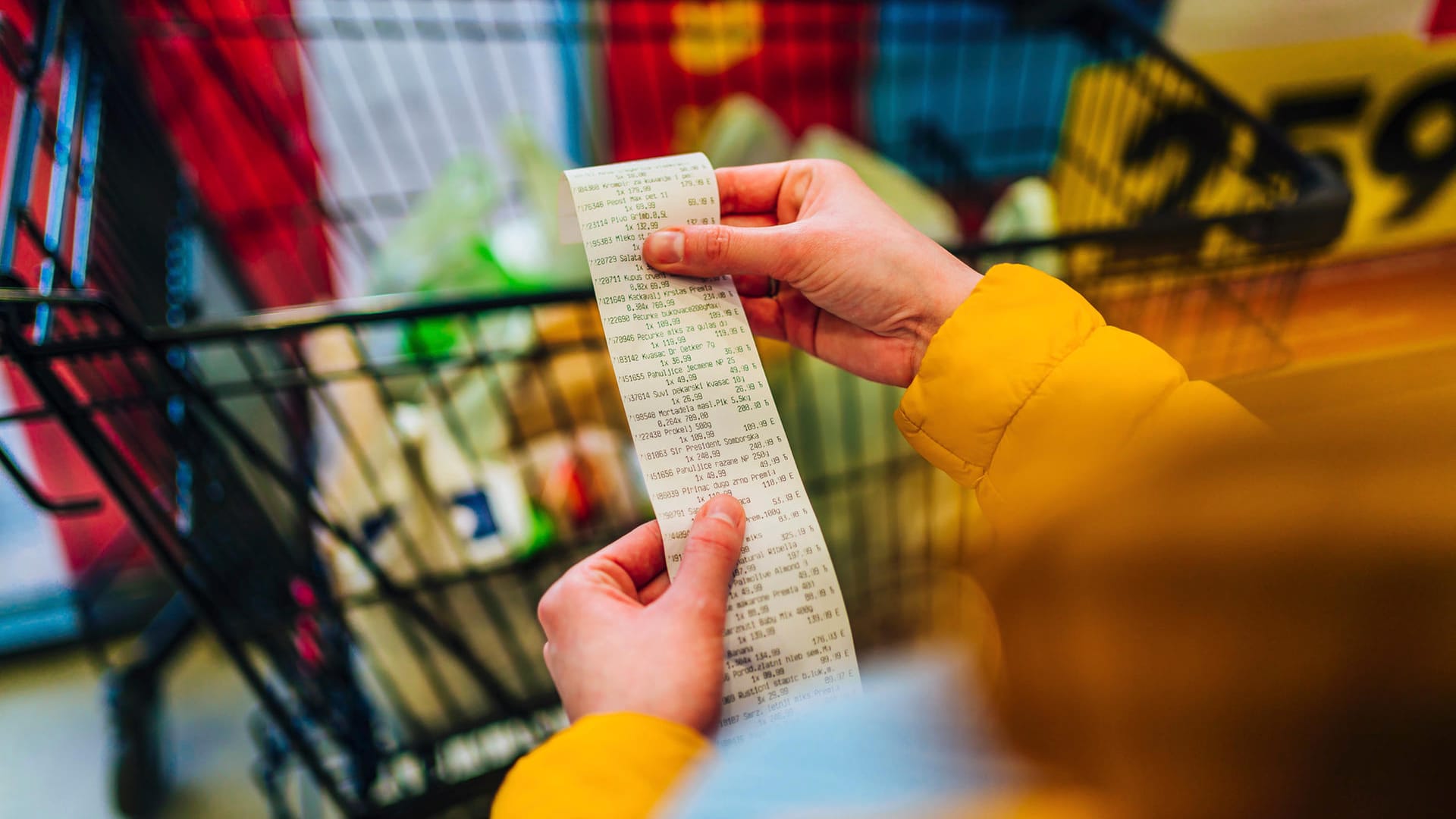 Geld sparen: Viele Deutsche achten zurzeit besonders darauf, wie viel sie für ihren Einkauf ausgeben.