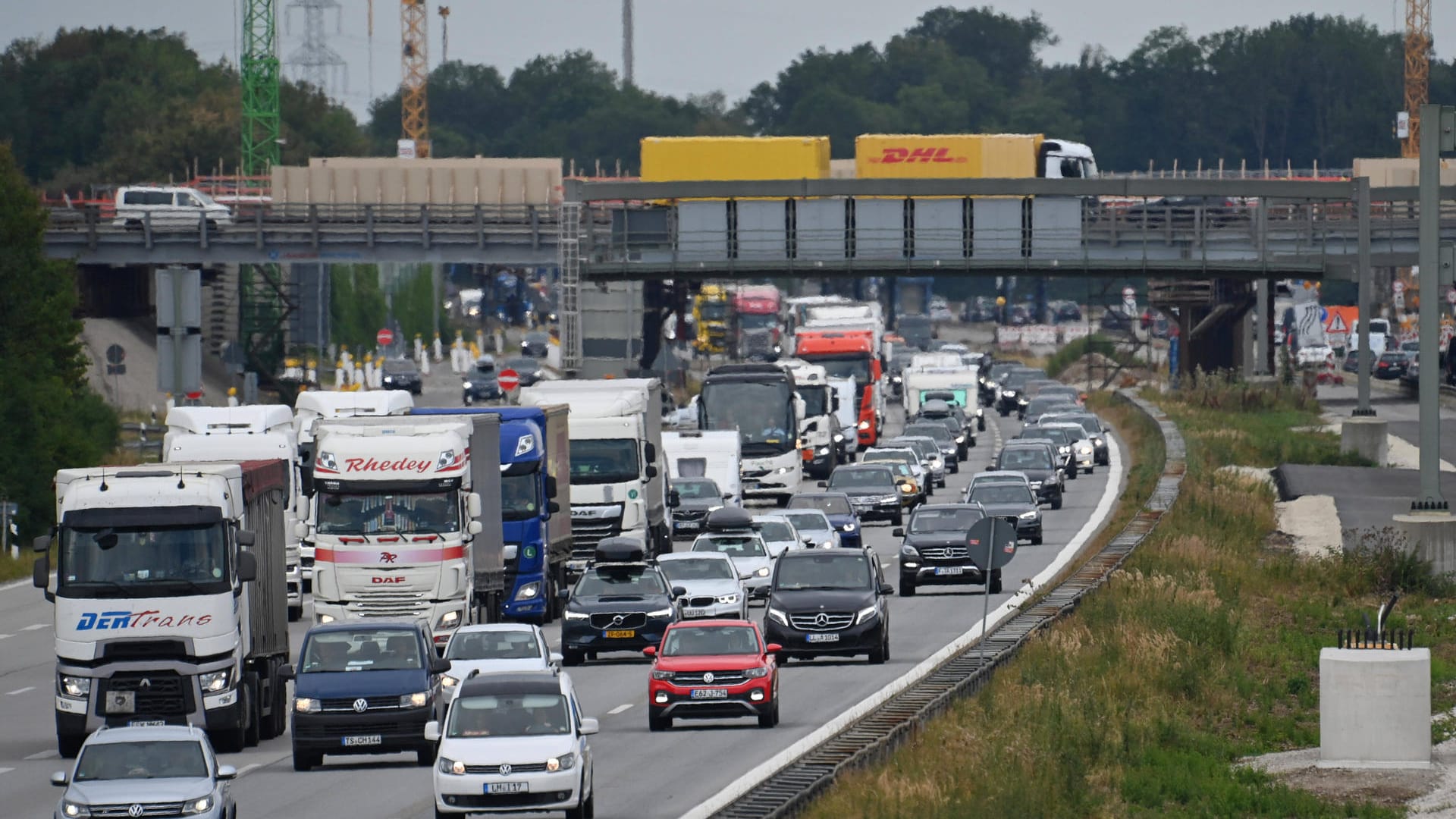 Stauwarnung: Auf bestimmten Autobahnen ist es jetzt besonders voll.