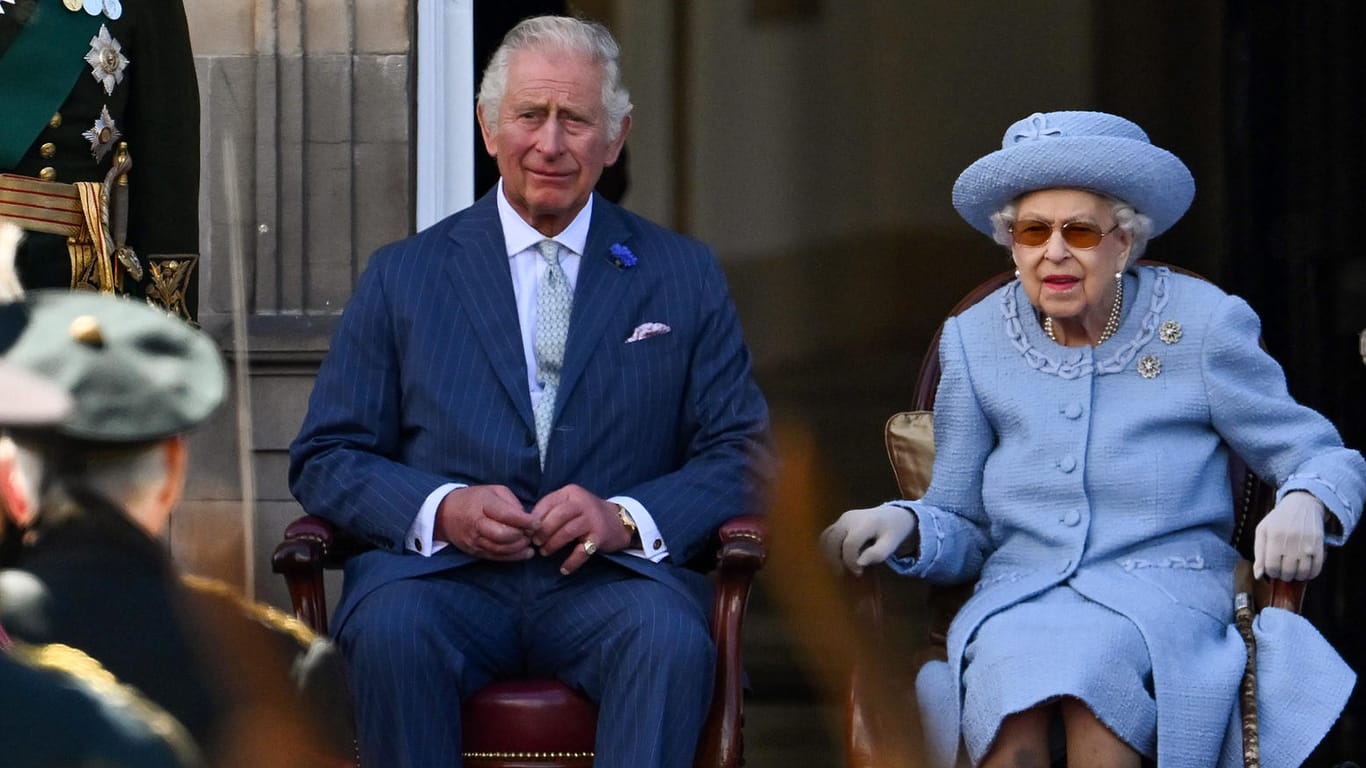 Prinz Charles und die Queen: Droht dem Königshaus der nächste Skandal?