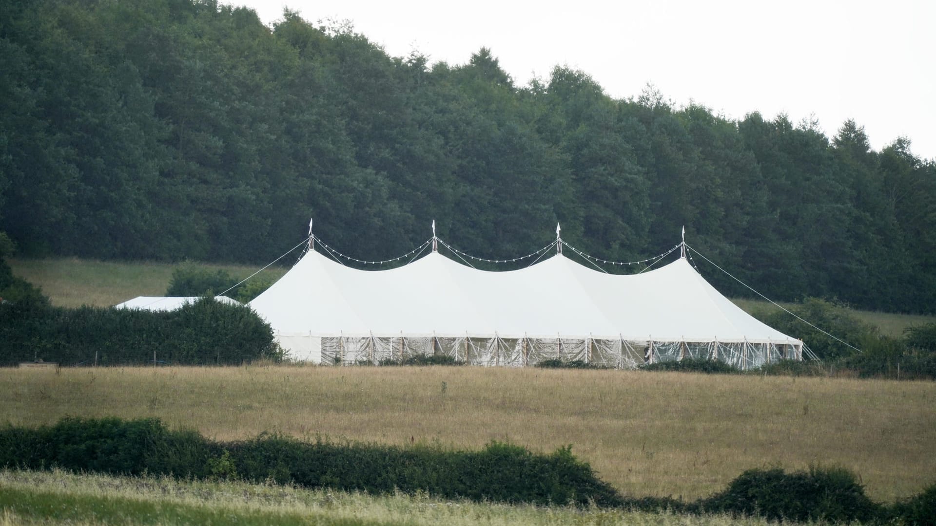 Ein Festzelt auf dem Gelände von Daylesford House.