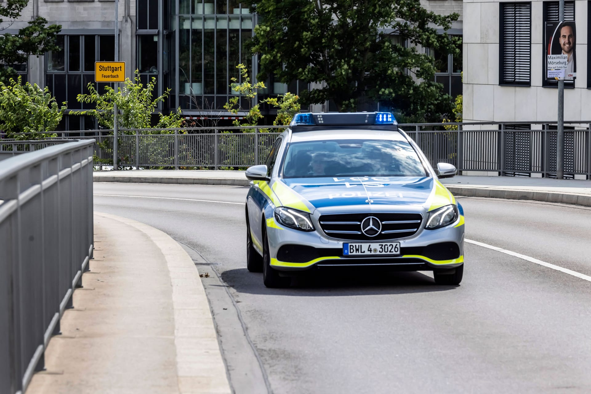 Ein Streifenwagen der Polizei Stuttgart im Einsatz (Symbolbild): Nachdem ein Passant ein menschliches Skelett gefunden hat, ermittelt die Kriminalpolizei.