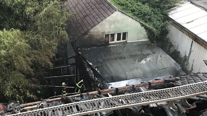Luftansicht des Brandes: Das Gebäude an der Marktstraße ist nach dem Feuer unbewohnbar.